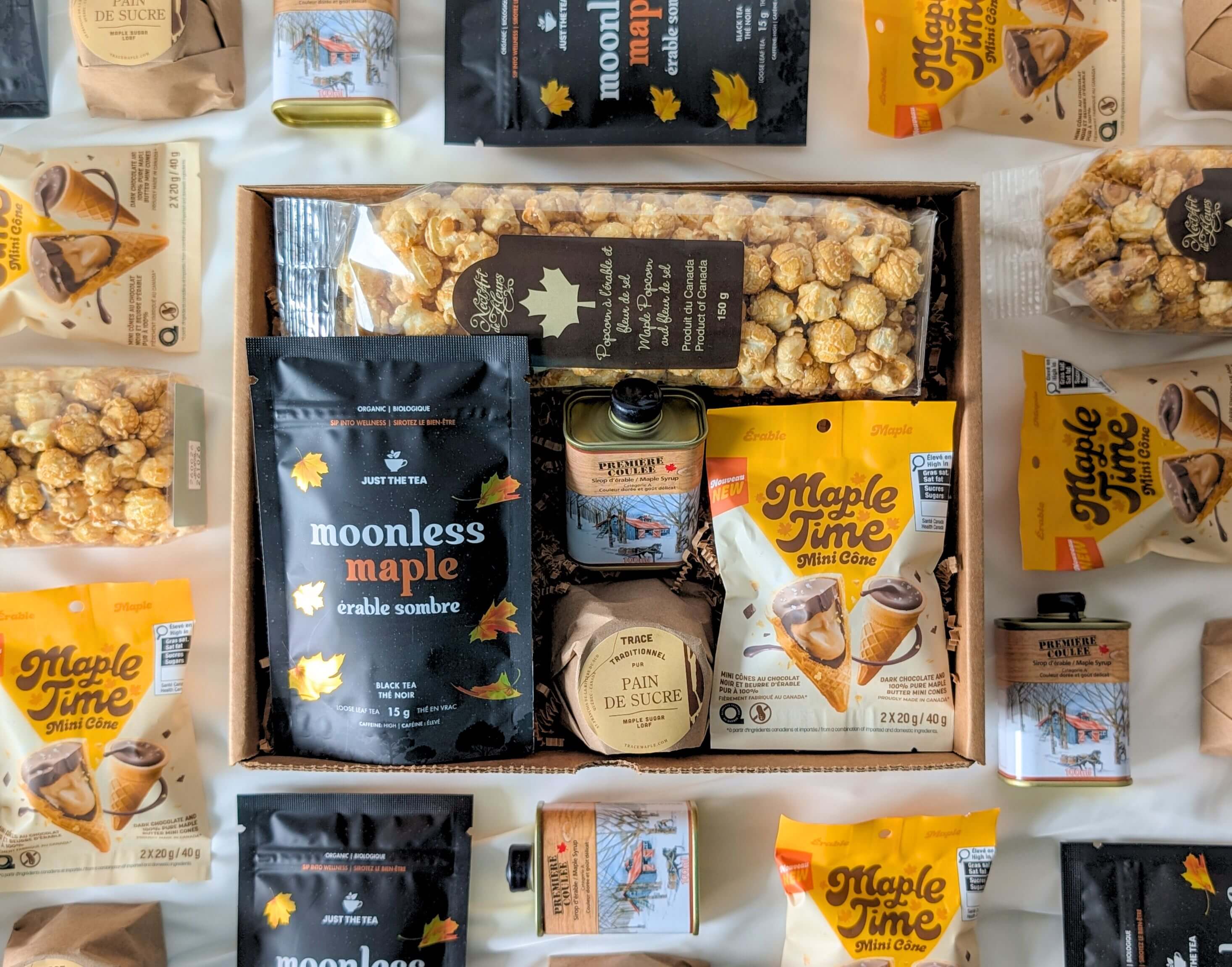 Boîte Érable avec thé noir à l’érable, sirop, popcorn sucré salé et mini cônes au chocolat