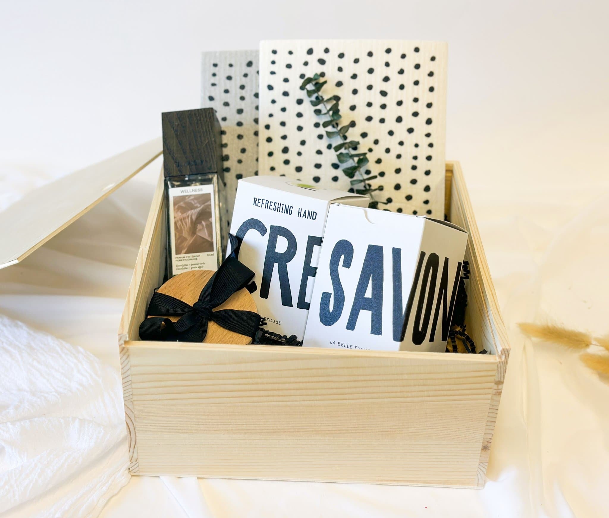 boite cadeau maison noir et blanc ensemble cadeau immobilier