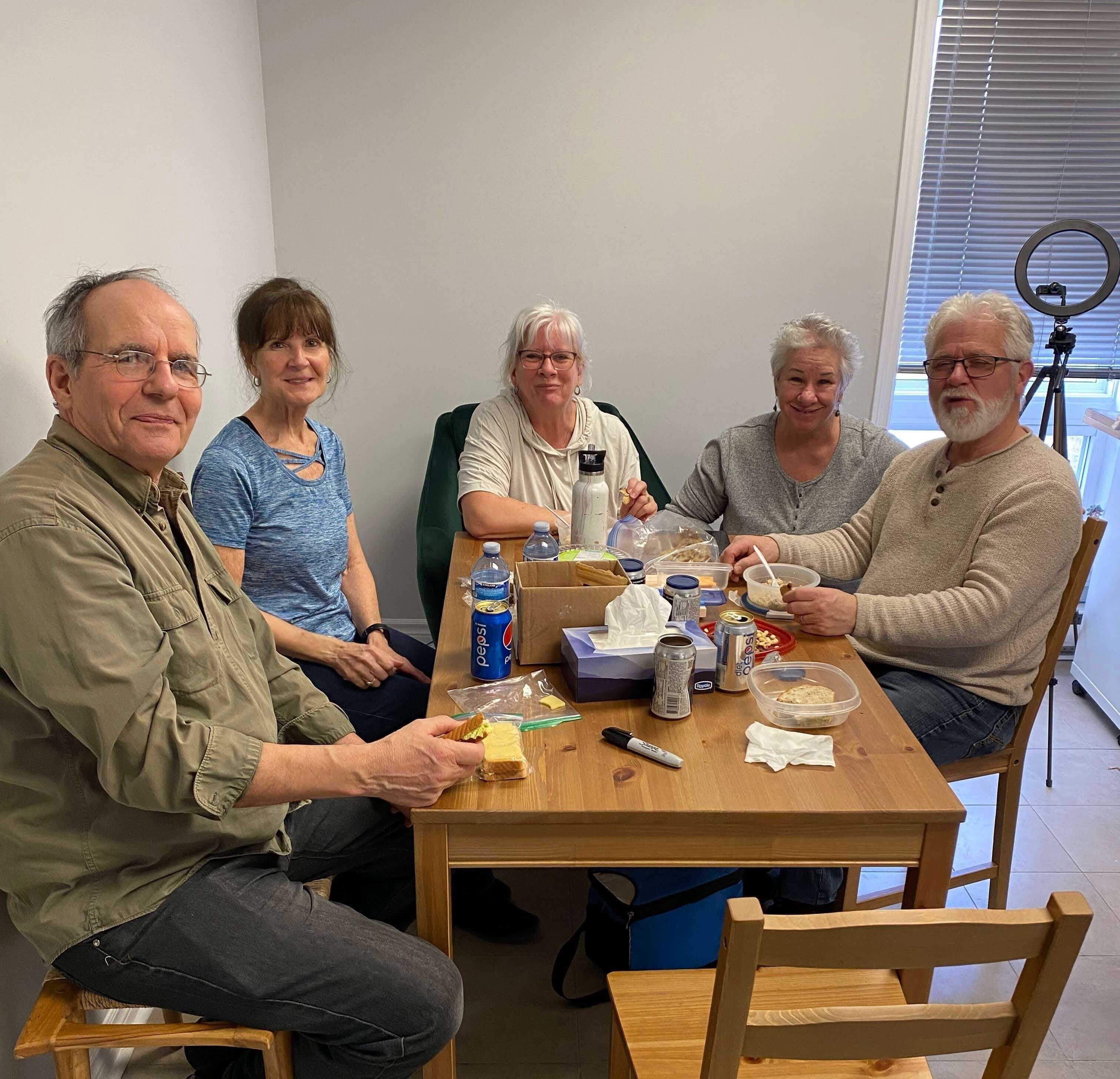 Tamalou, la gang qui a mal partout. Celle qui s’est auto-baptisée à force de se demander : « Toi, t’as mal où? ».