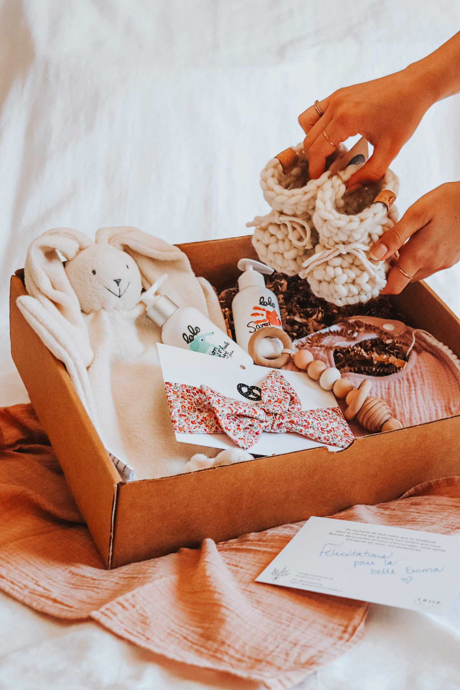 Boîtes surprises pour bébé - boîtes naissances composées de produits locaux - Shop moi ça